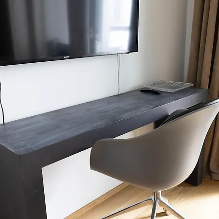 Poista 2ndhomes Modern 1br With Balcony By The Station 아파트 *
