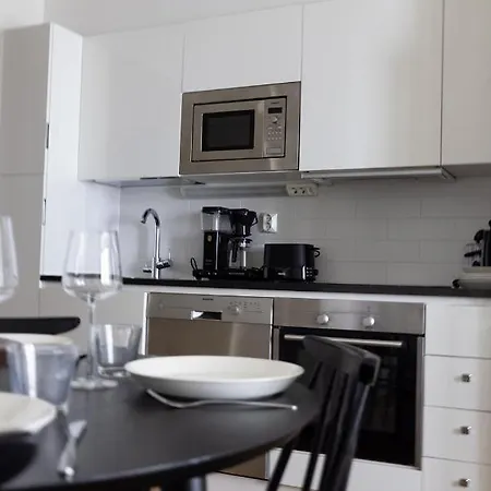Poista 2ndhomes Modern 1br With Balcony By The Station